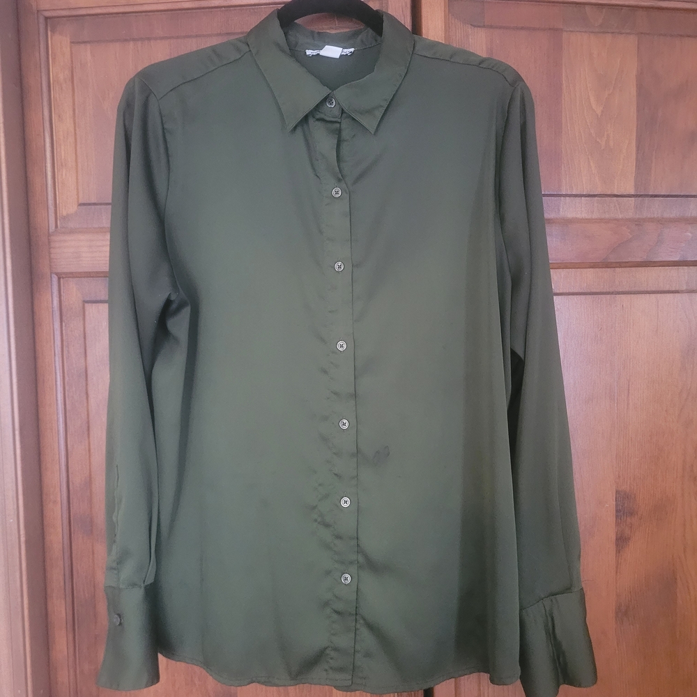 Amazon Essentials Women's Olive Button Down Shirt